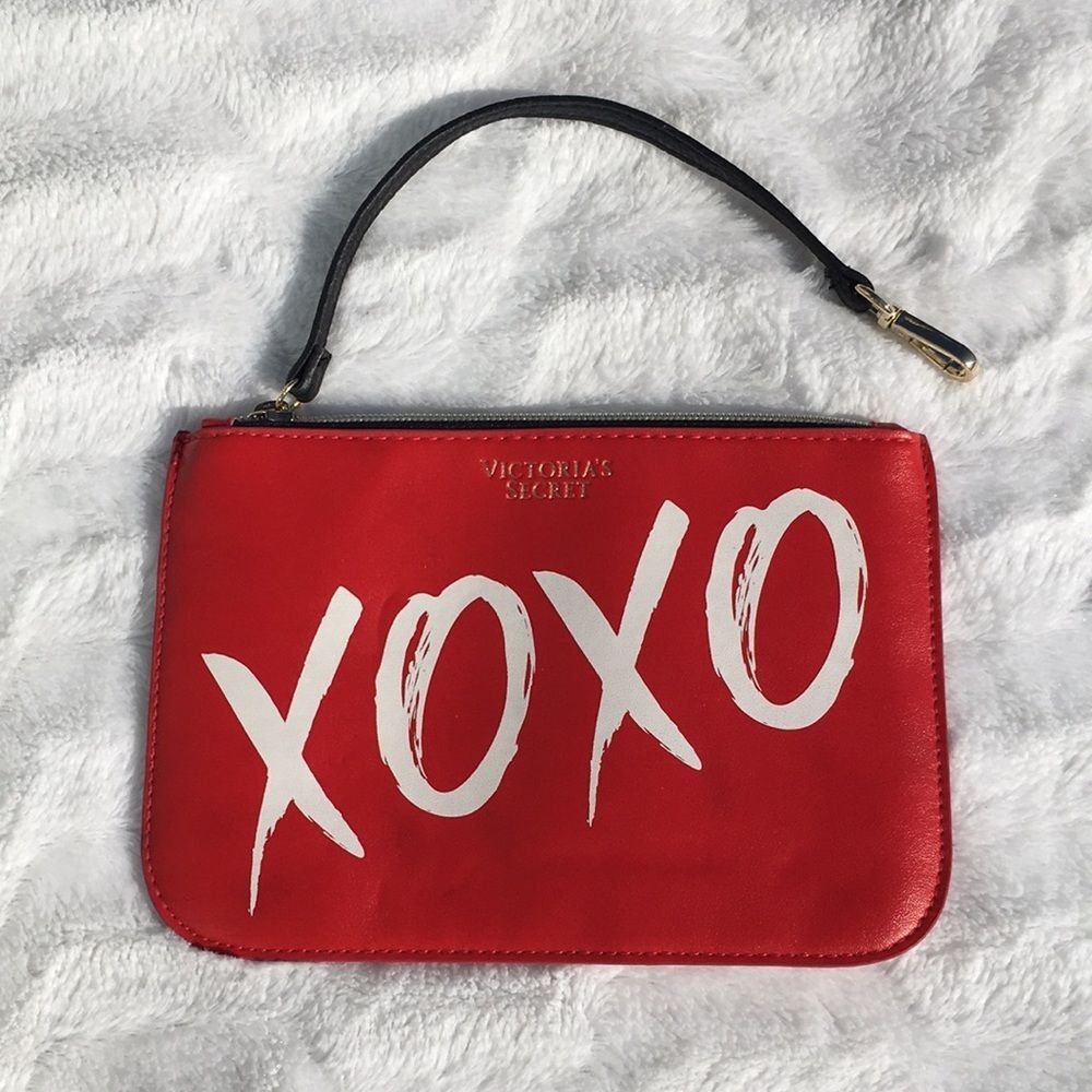 NWOT Victoria’s Secret XOXO red wristlet - Picture 2 of 9